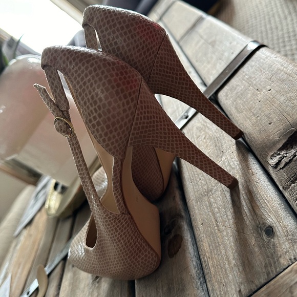 Nude snake print Guess Heels ( as new) - Picture 5 of 7